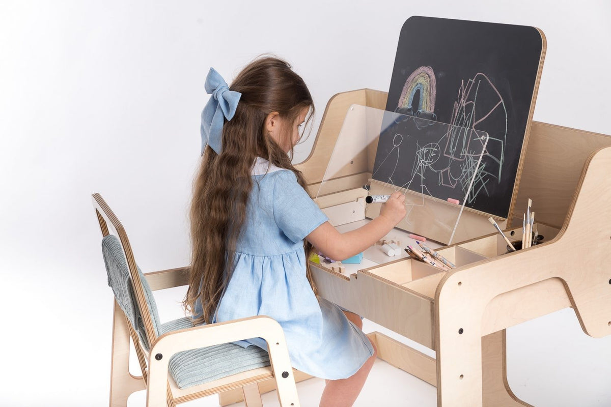 Multisensory Art Table/Desk Luula