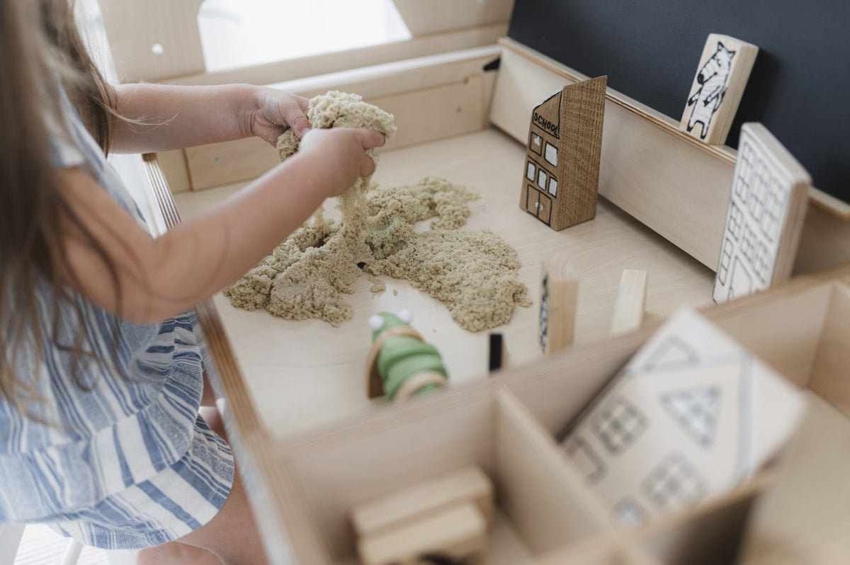 Multisensory Art Table/Desk Luula